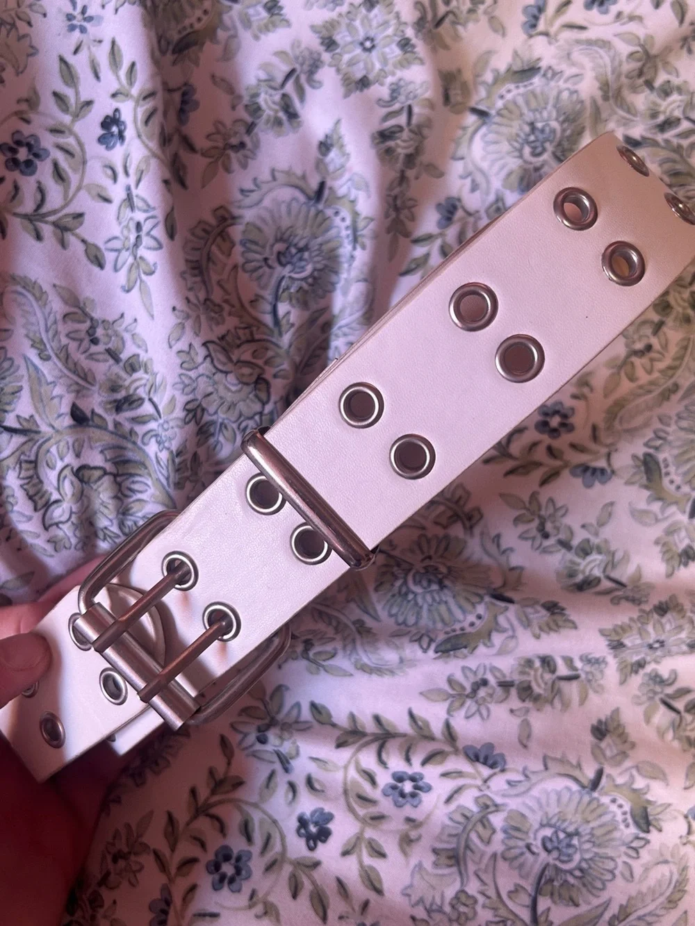 Source Unknown White Double-Grommet Belt with Silver Hardware